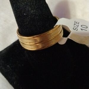 Steel wedding band ring size 10 NWT gold tone (sku 645)